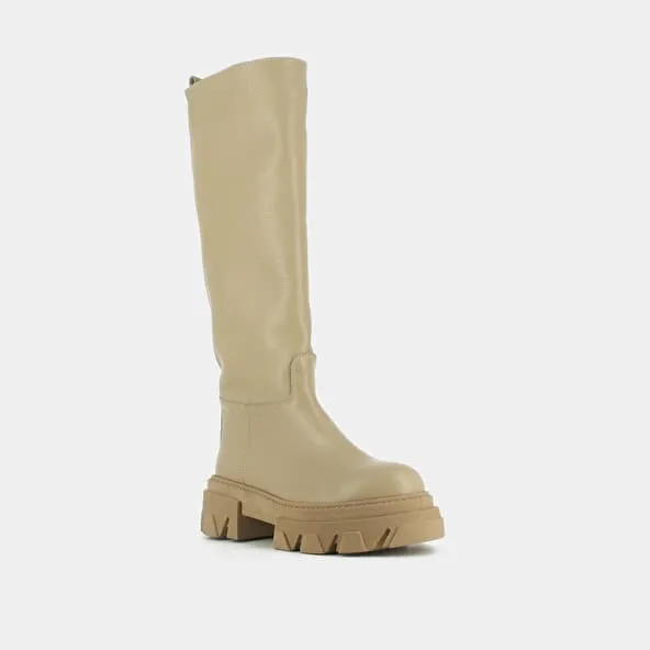 Boots with notched soles in beige grained leather