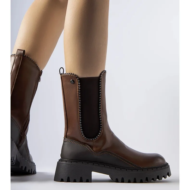 Brown insulated boots by Donigala