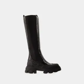 GANNI Elevated Chelsea Boots with Heeled Cleat Design