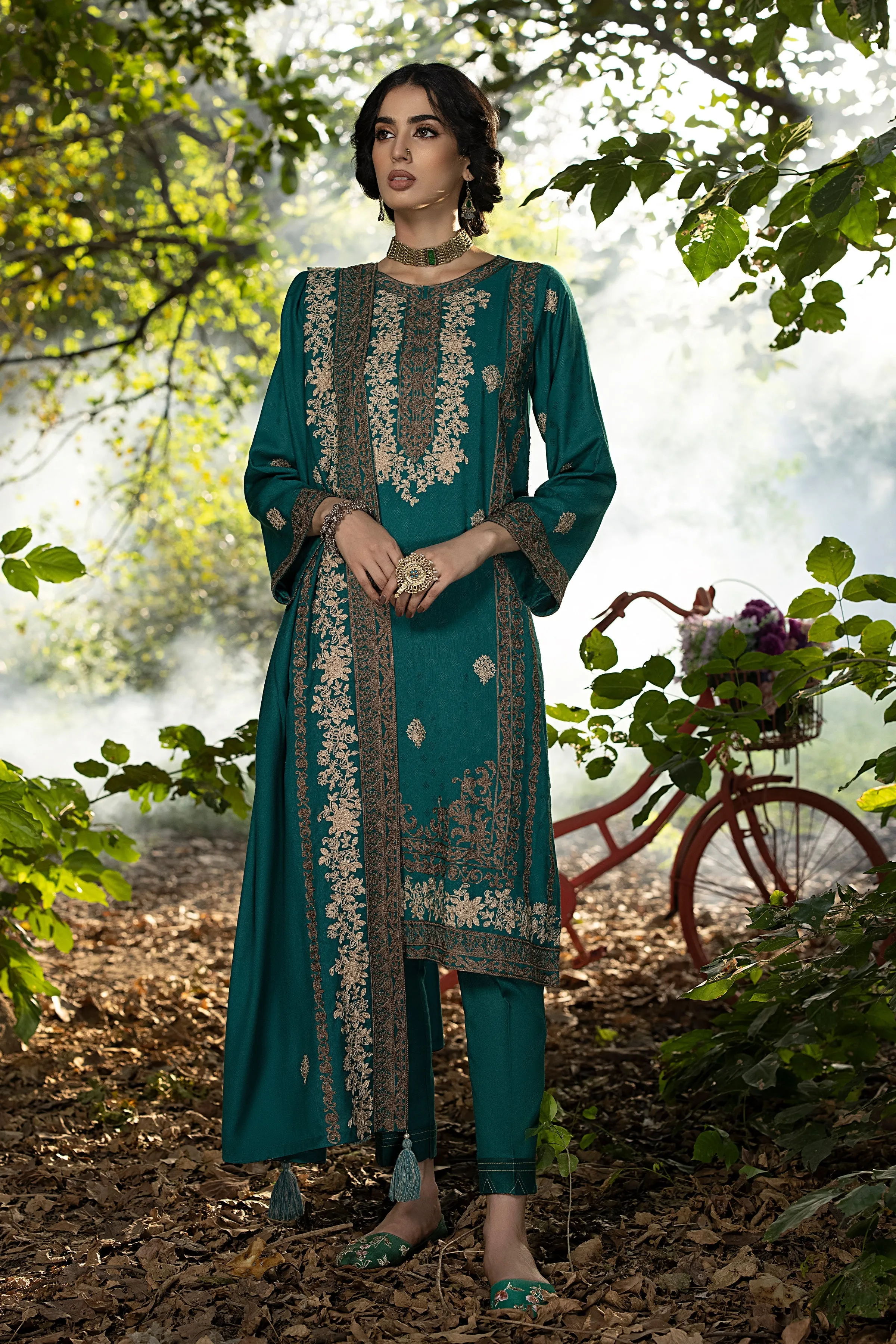 Lakhany Embroidered Cashmi Wool Unstitched 3Pc Suit LG-IZ-0007