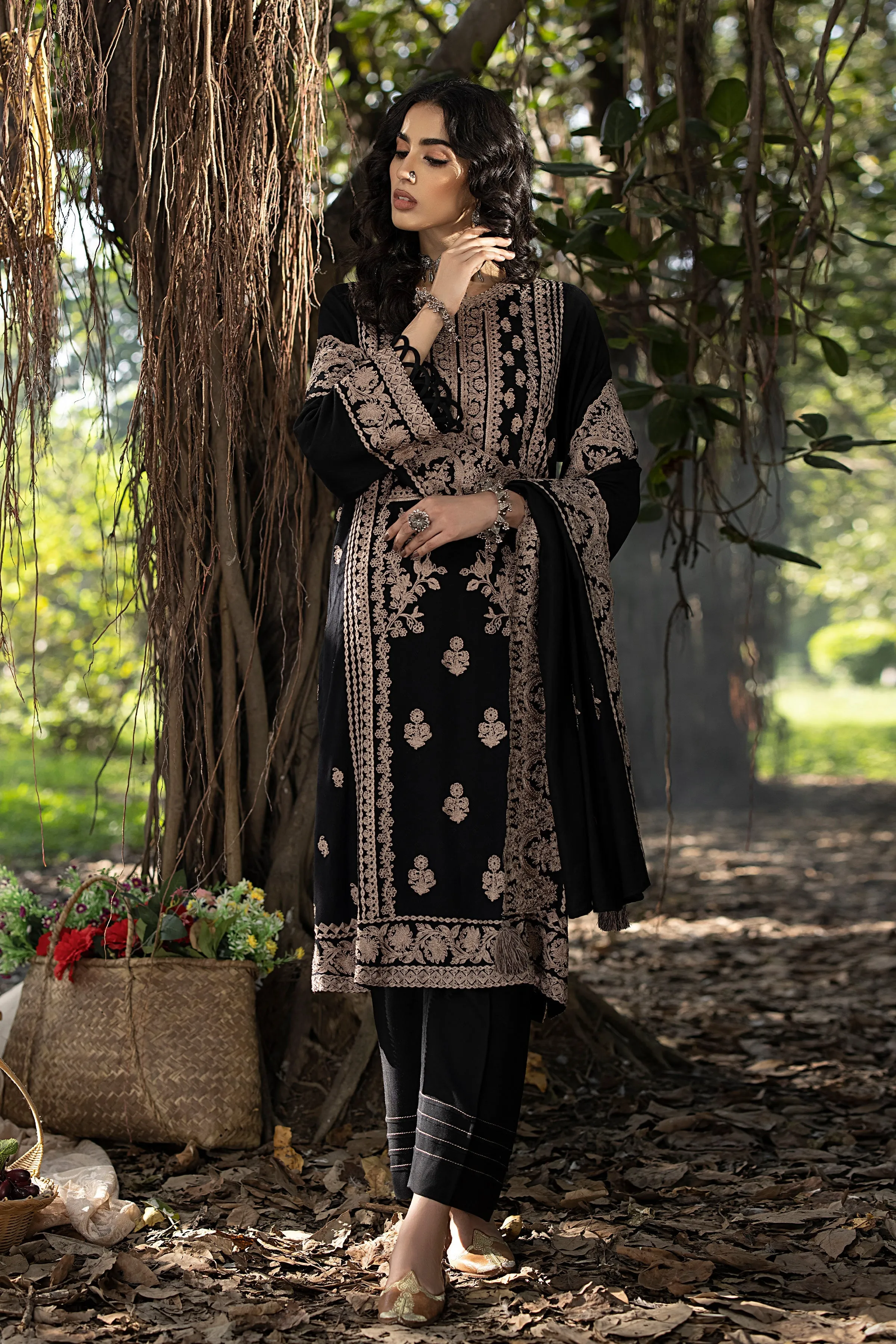 Lakhany Embroidered Cashmi Wool Unstitched 3Pc Suit LG-IZ-0037