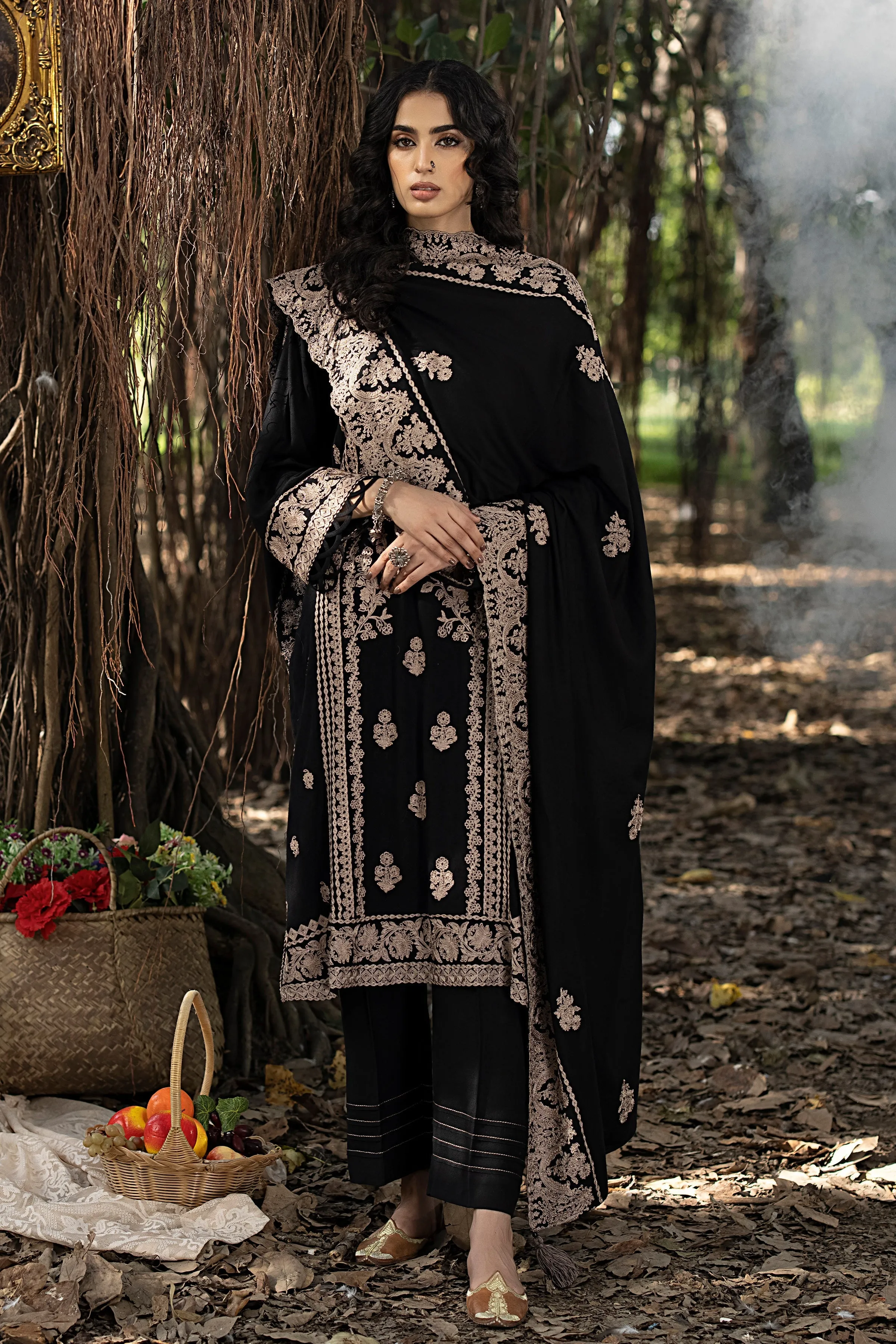 Lakhany Embroidered Cashmi Wool Unstitched 3Pc Suit LG-IZ-0037