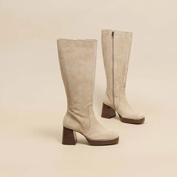 Platform boots in beige suede