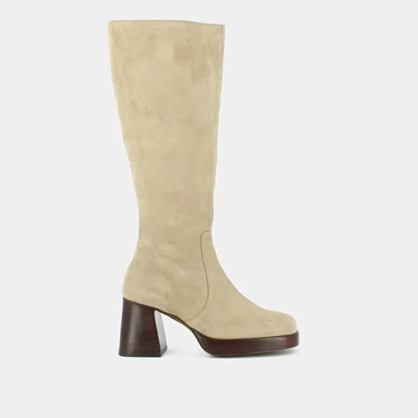 Platform boots in beige suede